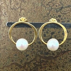 Chan Lu freshwater pearl earrings. New with tags from Sundance.